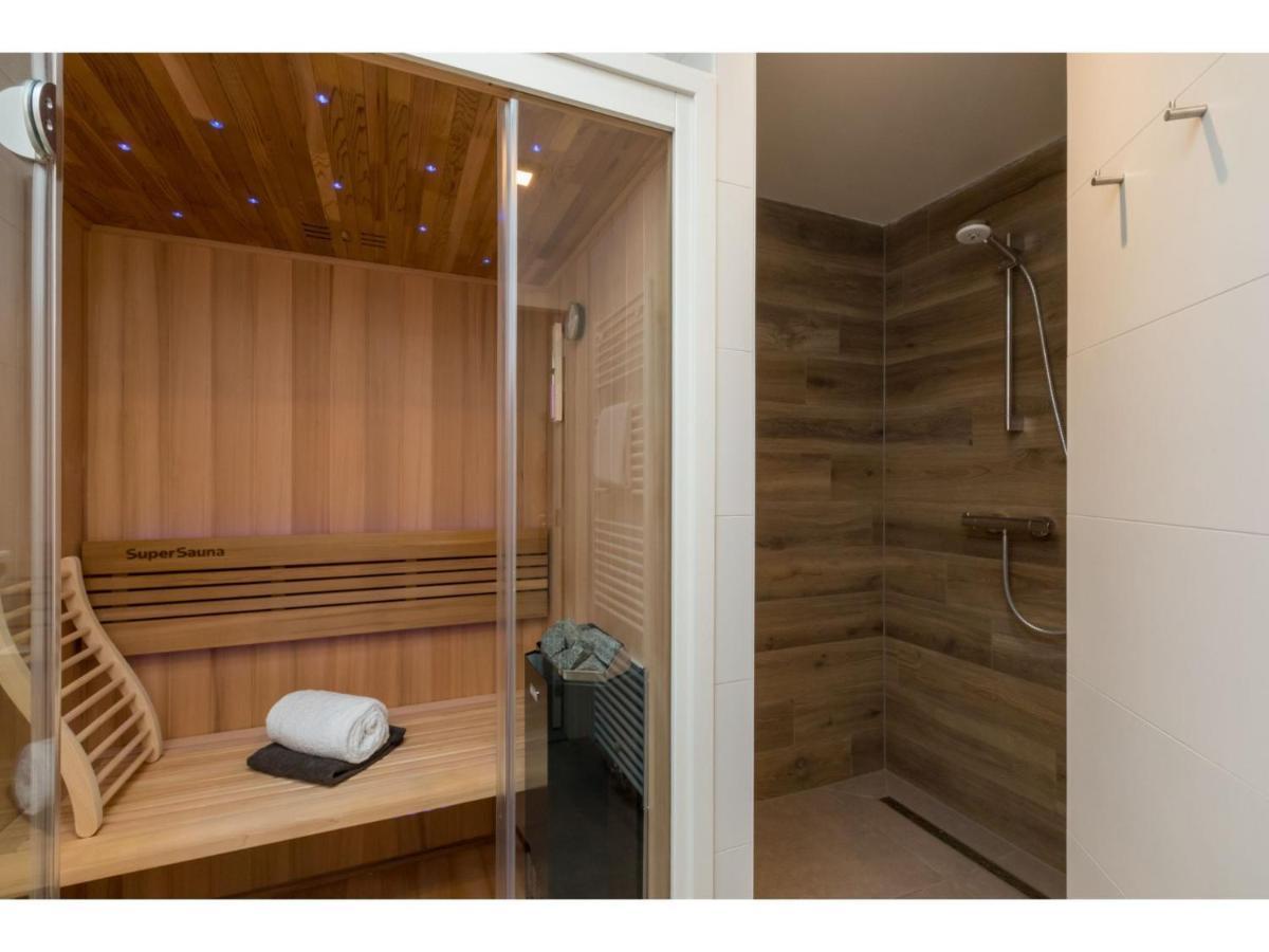 Beautiful Holiday Home With Sauna In A Quiet Wooded Area In Oostkapelle Eksteriør bilde